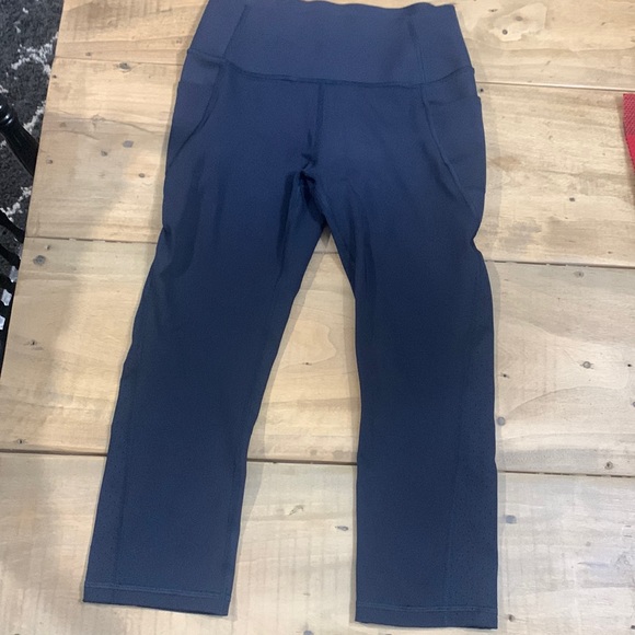 GapFit Sculpt Compression navy BNWOT navy workout capris - Picture 1 of 5